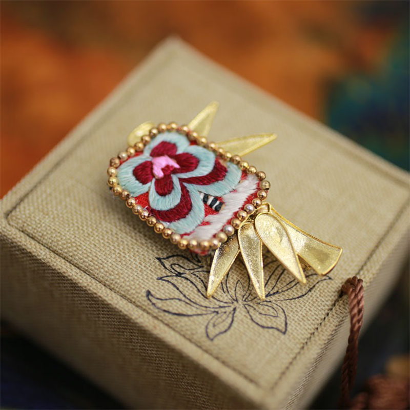 Yi Ethnic Old Embroidery Brass Gold-Plated Brooch