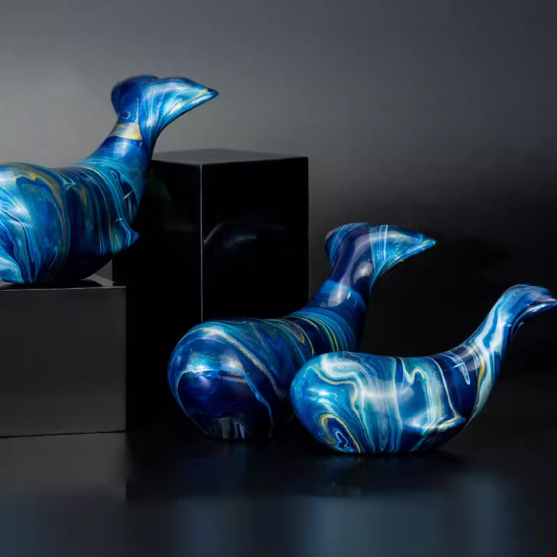 Lacquer Whale Figurine - Heritage Art  8cm.1